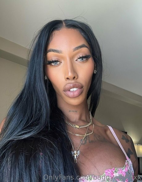 Baggyaltiffxxx nackt schöne fotos