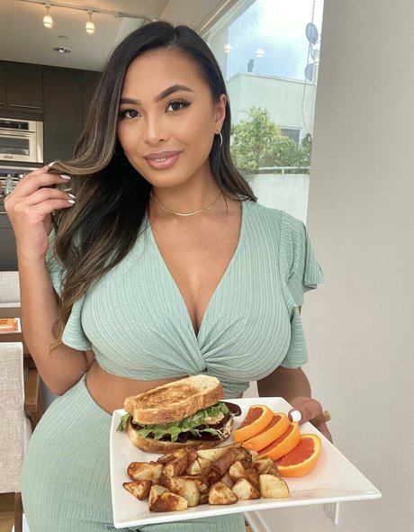 lindavo pornostar hübsche fotos