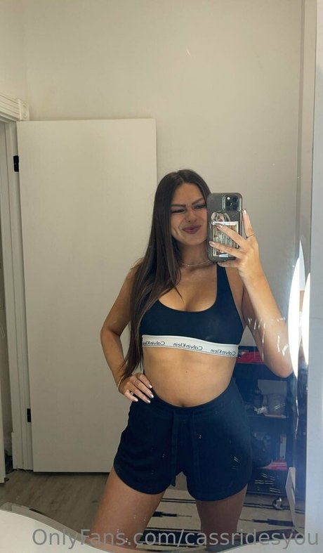 cassridesyou schauspielerin heiße galerie