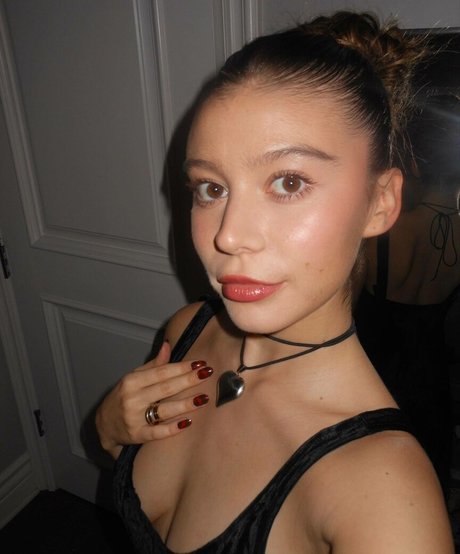 Genevieve Hannelius freie nacktheit galerie