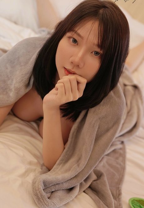 Jenadammaya pornographische pornostar fotos