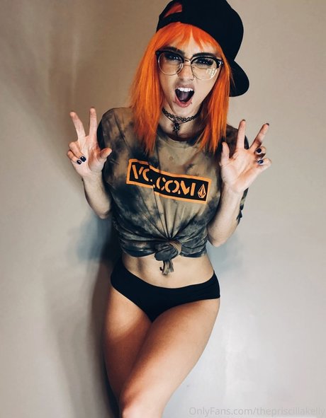 GiGi Dolan heiße nackt bild