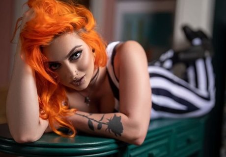 GiGi Dolan schöne nackte bild