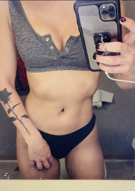 GiGi Dolan nackt sex galerien