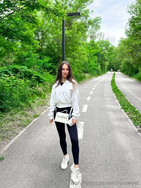 Emily Sweet top freie foto