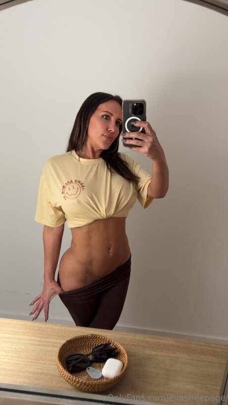 Evasfreepage model akt foto