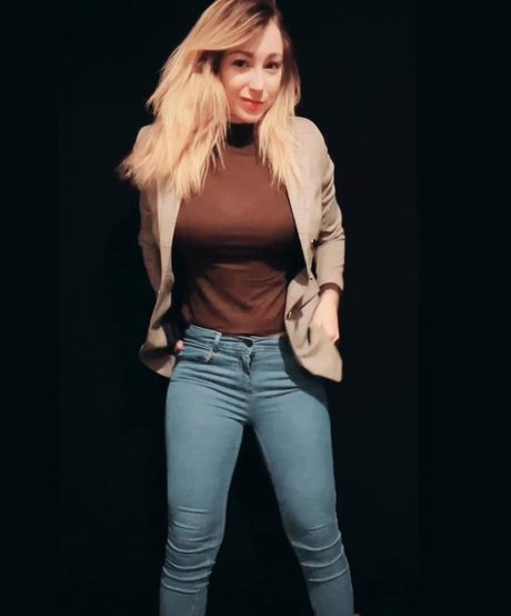 Elisa Calvi kunst sex bilder