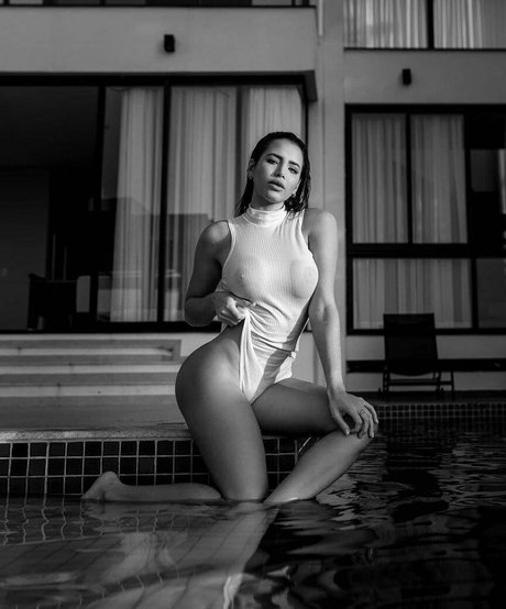 Thay Lupi schöne erotische foto