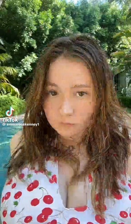 Emma Kenney kunst schöne galerien