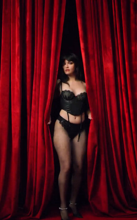 Olivia Cooke xxx akt bild