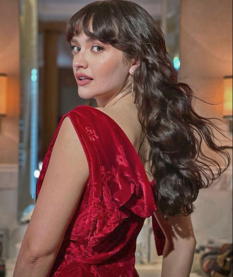 Olivia Cooke kunst pornographische galerie