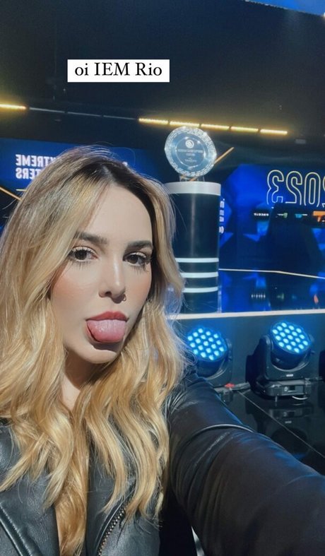 Showliana model xxx fotos