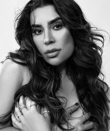 Naiara Azevedo kunst xxx archiv