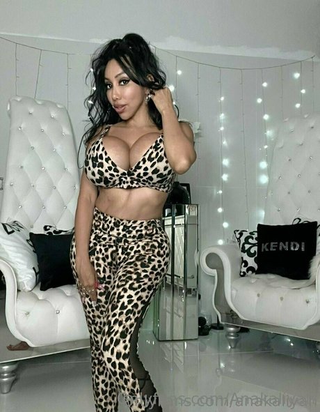 expanding kaliyah hd pornographische fotos