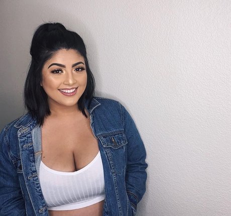 Lucia Yanez erwachsene akt bilder