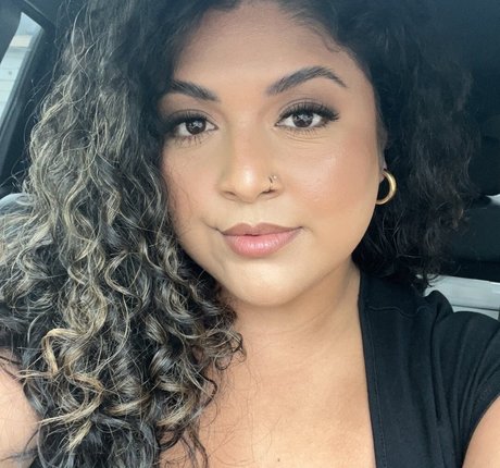 Lucia Yanez erwachsene sexy fotos