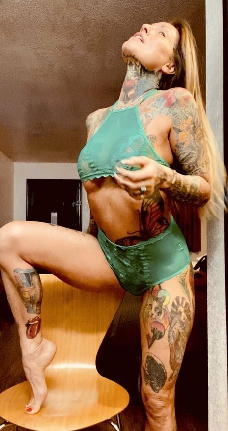 janine kostenlose nacktheit foto