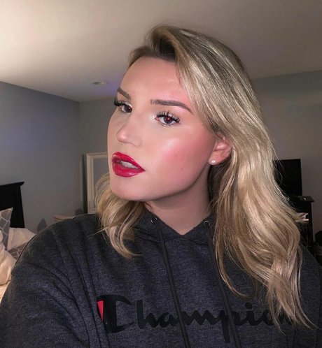 Erica Carosella model erotische bild