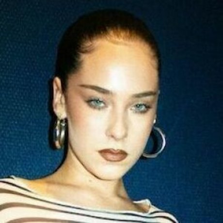 Maeta exklusive pornographische galerien