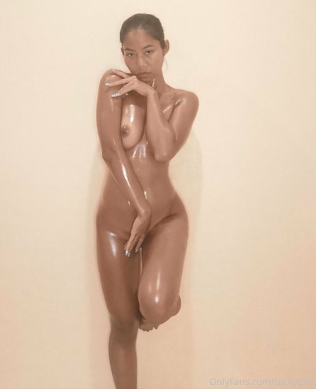 tuckythai erotische kunst bild