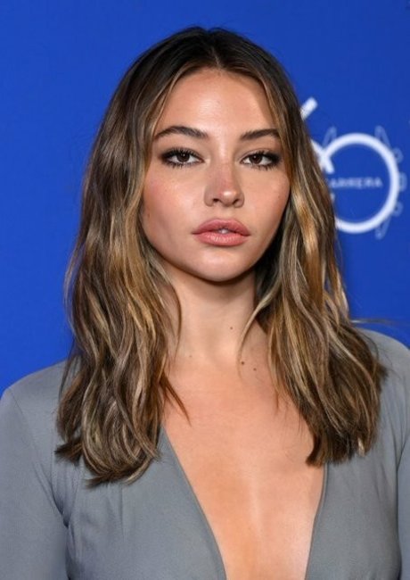 Madelyn Cline exklusive porno archiv