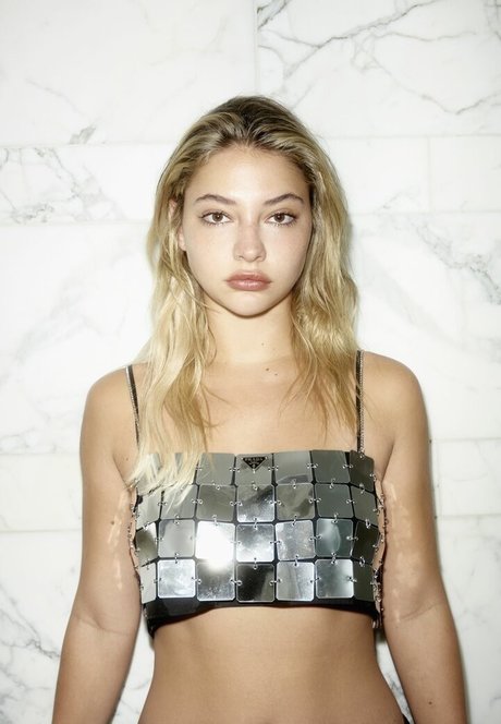 Madelyn Cline hd exklusive bild