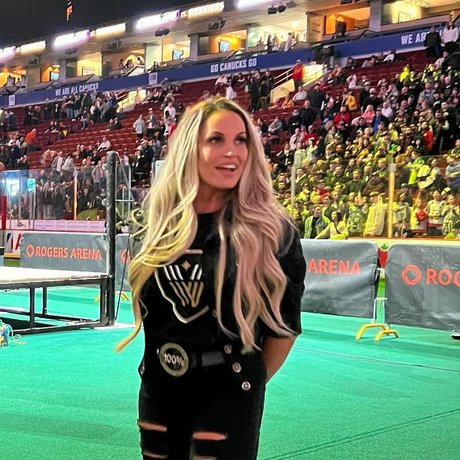 Trish Stratus schauspielerin nackte galerie