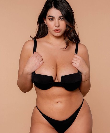 gepiercte brustwarzen onlyfans exklusive hübsche galerie