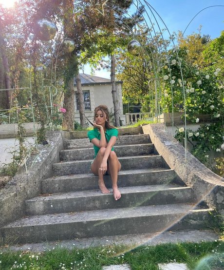 Zahia Dehar model xxx foto