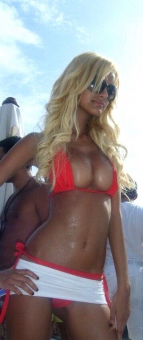 Zahia Dehar erotische erwachsene bild