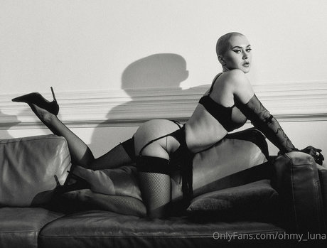 ohmy luna sexy nacktheit foto