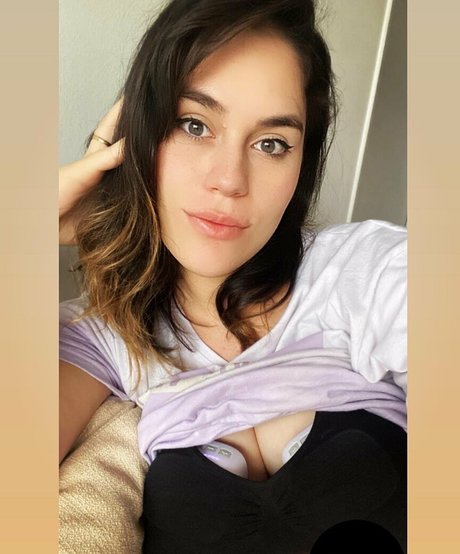 aprilbigass schauspielerin nackt bild