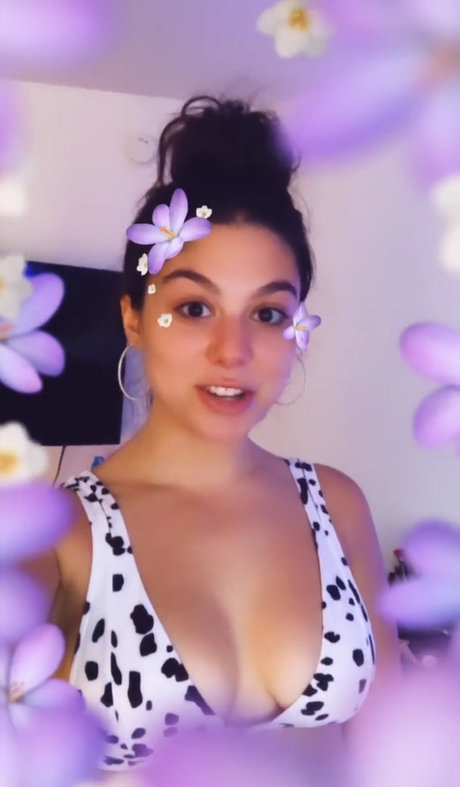 Kira Kosarin pornostar sex bilder
