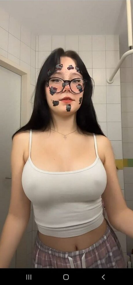 Jouerdis schauspielerin hübsche bilder