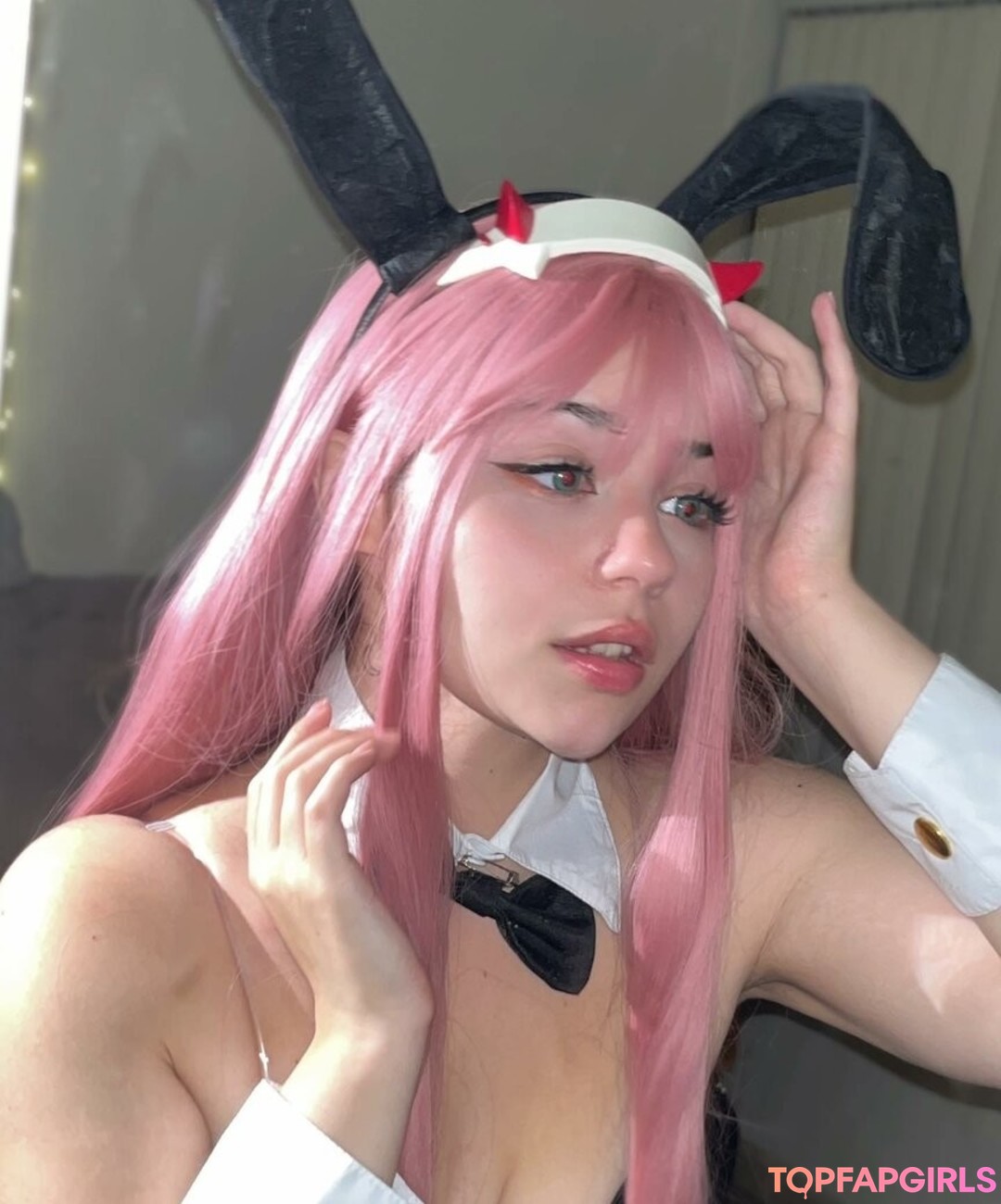 _sugashi model akt bilder