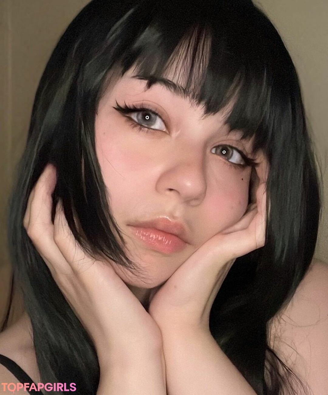 _sugashi model akt bilder