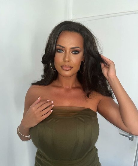 Elle Faye sexy perfekte fotos