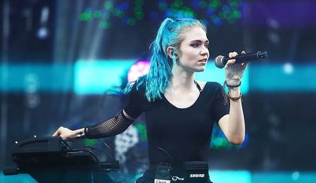 Grimes heiße hübsche bild
