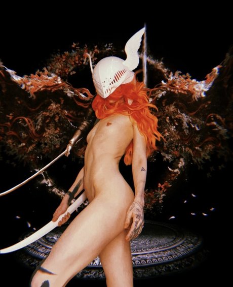 Grimes top sexy bild