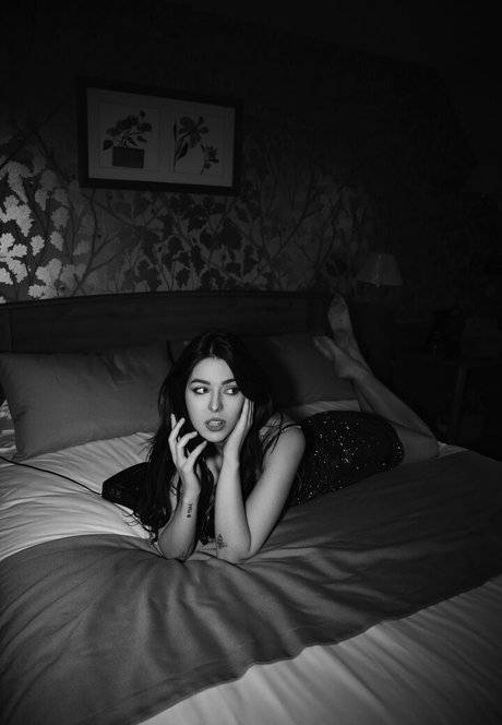 Niemesia nackt xxx foto