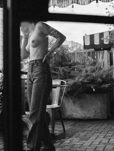 Esther Rose McGregor nacktheit exklusive bild