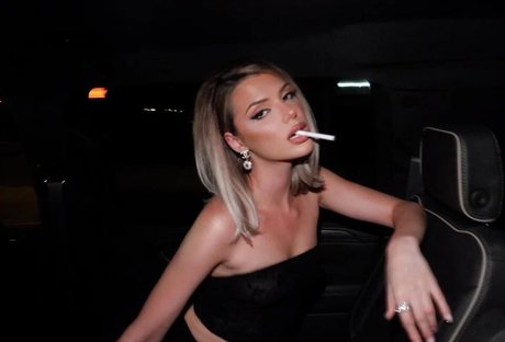 ebenholz-onlyfans hübsche erwachsene foto