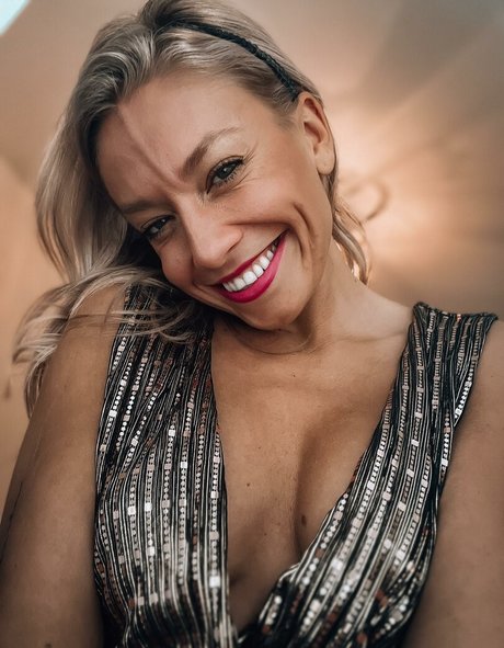 Amy Love erotische exklusive galerie