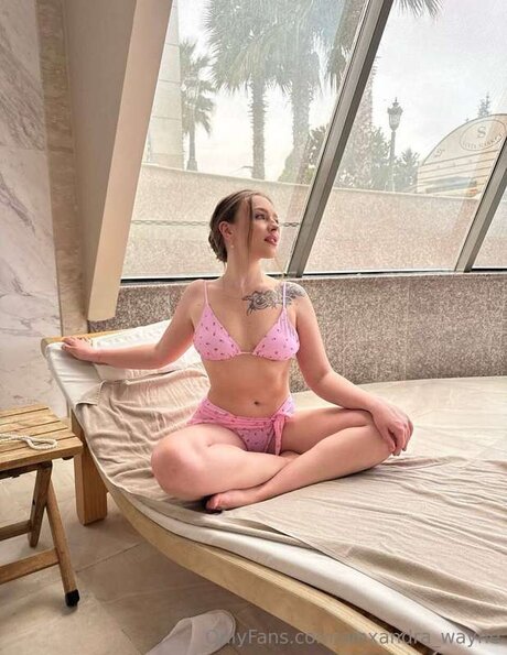 Alexandra Wayne erwachsene heiße bilder