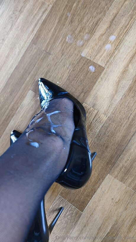 Alice Secrets Free pornostar akt foto