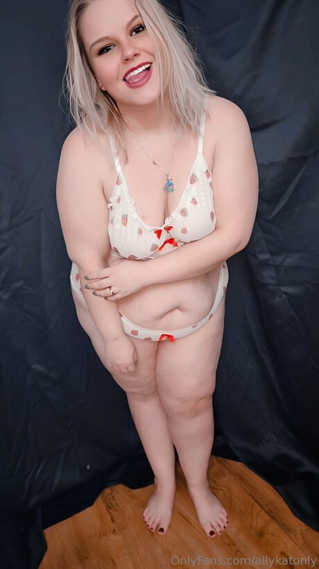 Allykatonly exklusive foto