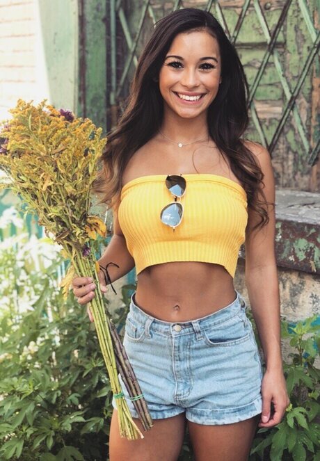 berühmte asiatische onlyfans hübsche top foto