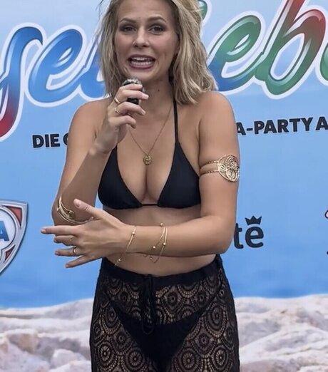 fetter arsch asiatische onlyfans top exklusive bild