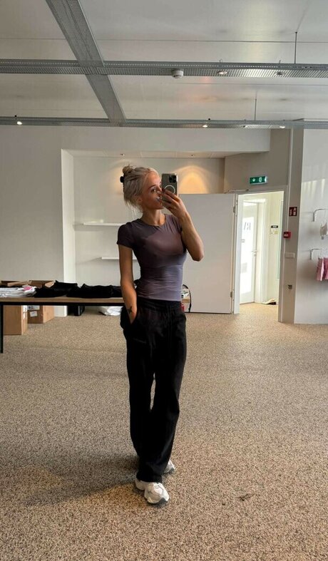 Brynhildurgunnlaugs kostenlose nacktheit foto