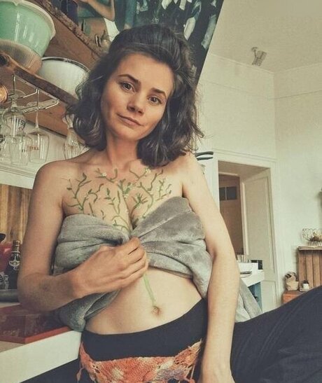 Joyce Ilg freie akt bild